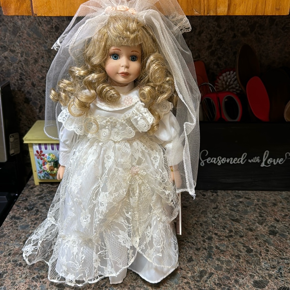 Exclusive porcelain bride doll from the 90s